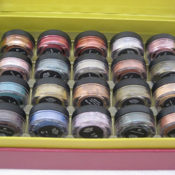 Bare Escentuals Other - Bare Escentuals 20-Piece Holiday Eyeshadow Set